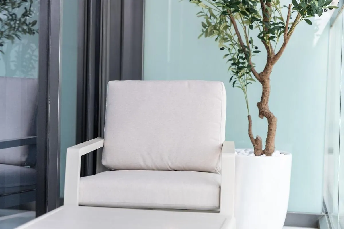 Magnificent 2 Bedroom Sleeps 6 In Business Bay Dubai Apartment