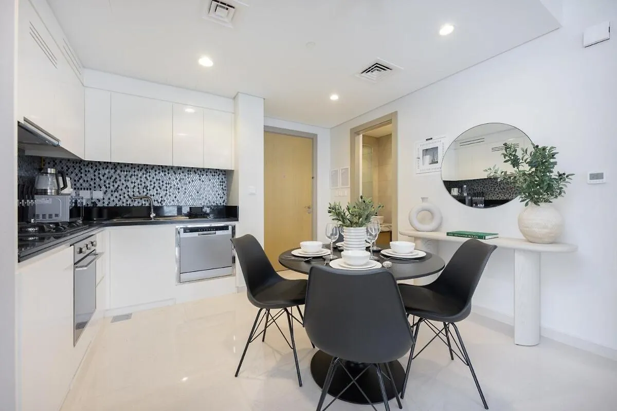 Magnificent 2 Bedroom Sleeps 6 In Business Bay Dubai